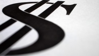 Weak Economy, Strong Dollar