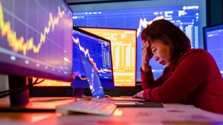 Stocks Crashing: Will Fed Pivot or Panic?